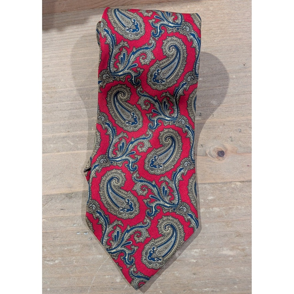 Christopher Hayes Mens Red Paisley Silk Necktie Made in Italy Formal Business